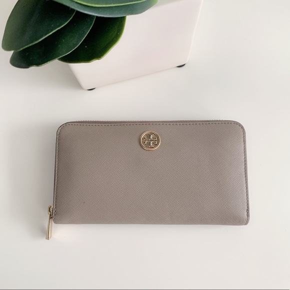 Tory Burch Handbags - Tory Burch Zip Wallet 💕